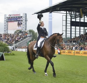 The great Lingh, here greeting the audience with Edward Gal in Aachen, will participate at the Equitana Stallion Show March 17 in Essen, Germany. Picture Arnd Bronkhorst www.arnd.nl